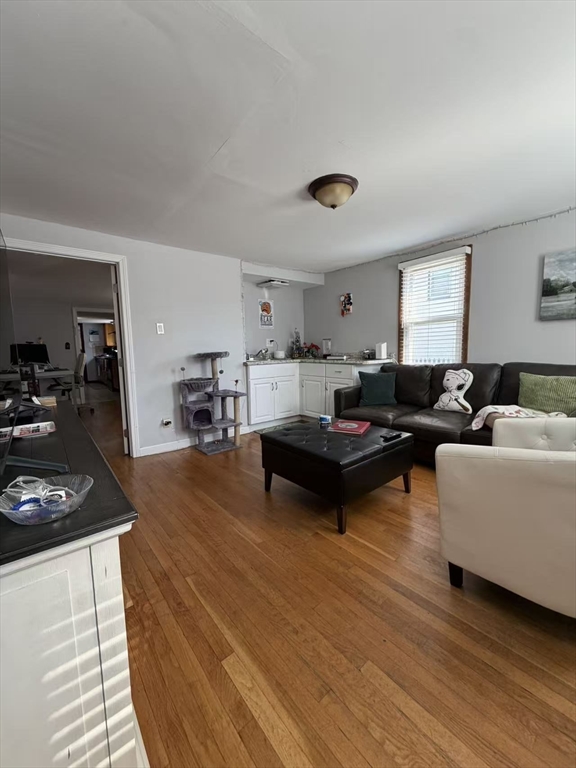 34 Cross St., Waltham, Massachusetts, 4 Bedrooms Bedrooms, 7 Rooms Rooms,3 BathroomsBathrooms,Residential Lease,For Rent,Cross St.,73498480