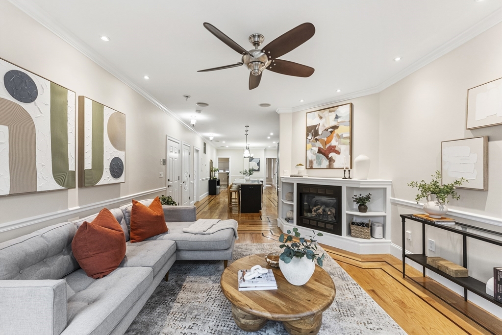 883 E Broadway, Boston, Massachusetts, 2 Bedrooms Bedrooms, 5 Rooms Rooms,2 BathroomsBathrooms,Residential,For Sale,E Broadway,73498451