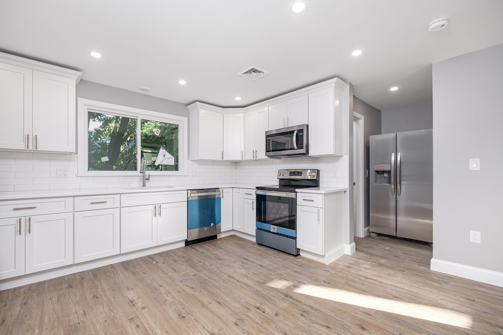 335-337 Windsor St, Cambridge, Massachusetts, 4 Bedrooms Bedrooms, 7 Rooms Rooms,2 BathroomsBathrooms,Residential Lease,For Rent,Windsor St,73498283