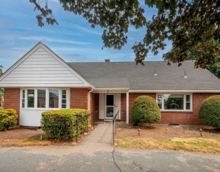 2 Winn St, Burlington, Massachusetts, 4 Bedrooms Bedrooms, 9 Rooms Rooms,2.5 BathroomsBathrooms,Residential,For Sale,Winn St,73498501