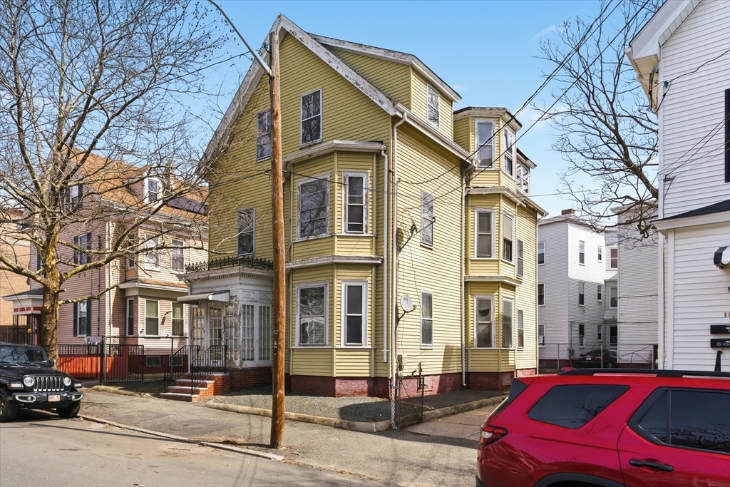 15 Hamilton Ave, Lynn, Massachusetts, 6 Bedrooms Bedrooms, 15 Rooms Rooms,3 BathroomsBathrooms,Residential Income,For Sale,Hamilton Ave,73498207