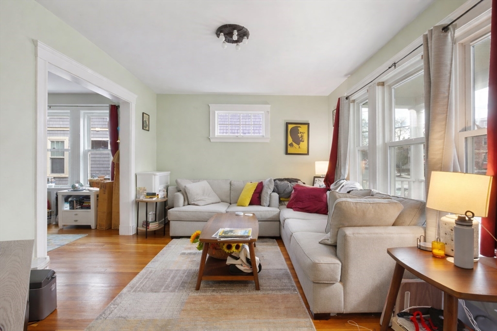 71 Chilton Street, Cambridge, Massachusetts, 2 Bedrooms Bedrooms, 4 Rooms Rooms,1 BathroomBathrooms,Residential Lease,For Rent,Chilton Street,73498509