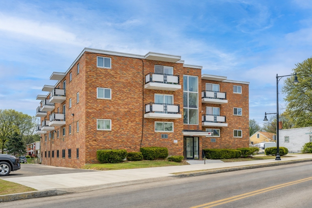 770 Cummins Hwy, Boston, Massachusetts, 2 Bedrooms Bedrooms, 4 Rooms Rooms,1.5 BathroomsBathrooms,Residential,For Sale,Cummins Hwy,73498513