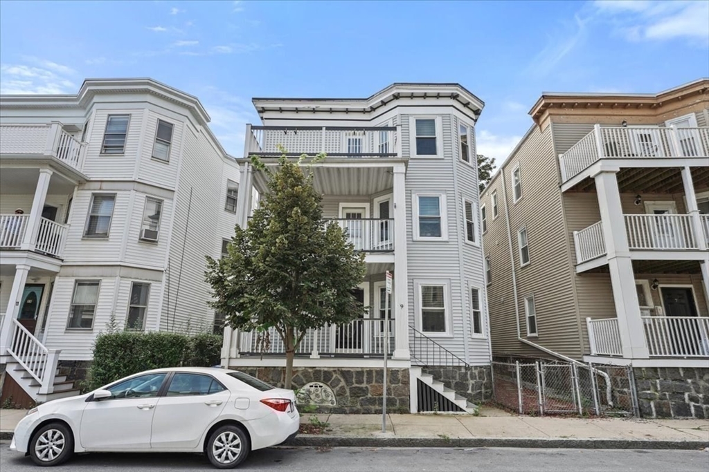 9 Hallam St., Boston, Massachusetts, 3 Bedrooms Bedrooms, 5 Rooms Rooms,1.5 BathroomsBathrooms,Residential,For Sale,Hallam St.,73498426