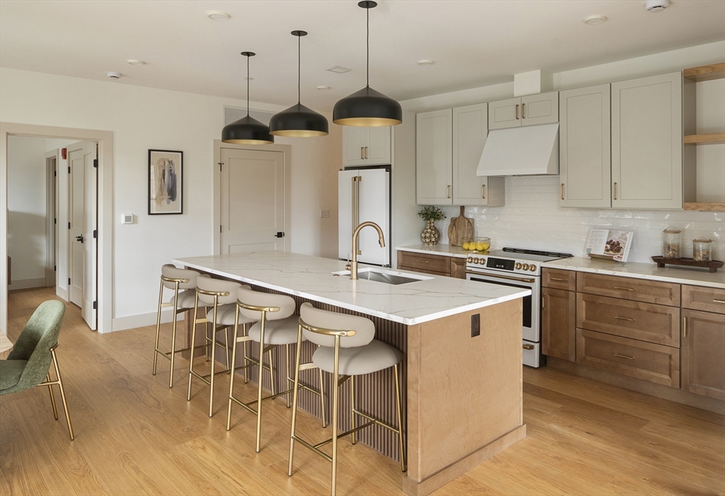 1025 Massachusetts Avenue, Arlington, Massachusetts, 2 Bedrooms Bedrooms, 5 Rooms Rooms,2 BathroomsBathrooms,Residential,For Sale,Massachusetts Avenue,73498425