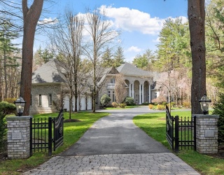 215 Monument Farm Rd, Concord, Massachusetts, 5 Bedrooms Bedrooms, 13 Rooms Rooms,8 BathroomsBathrooms,Residential,For Sale,Monument Farm Rd,73498185