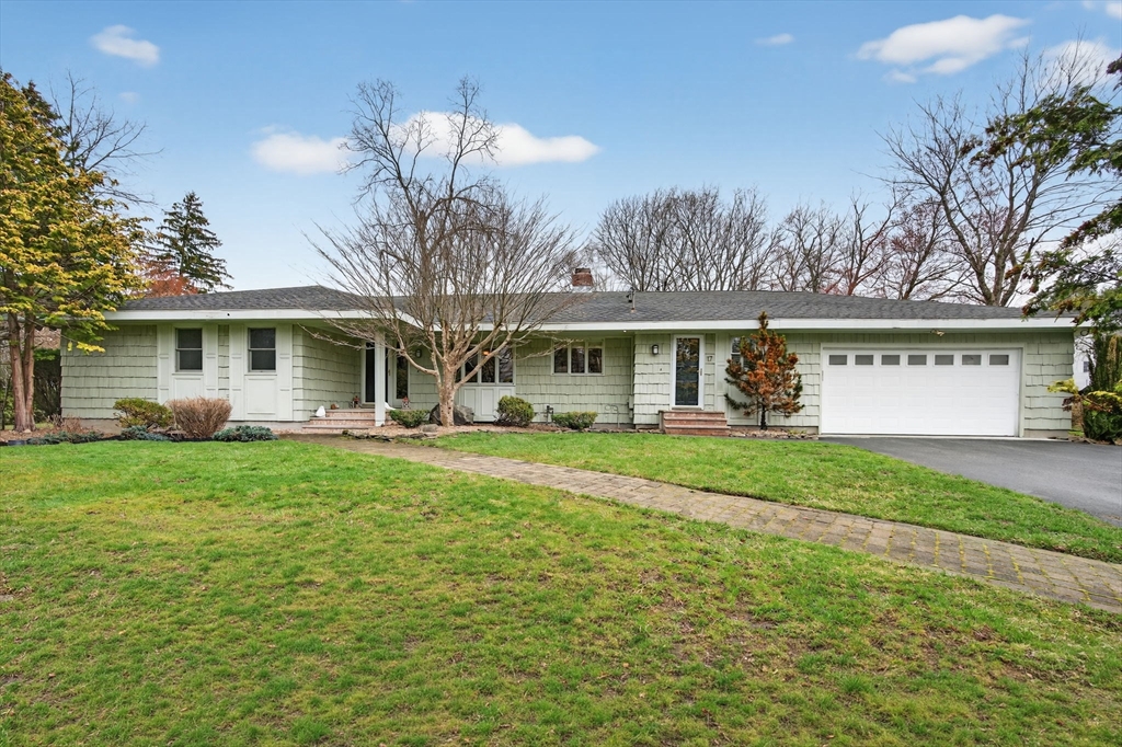 17 Karlton Cir, Andover, Massachusetts, 3 Bedrooms Bedrooms, 6 Rooms Rooms,3.5 BathroomsBathrooms,Residential,For Sale,Karlton Cir,73498526