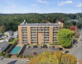 289 Elm St, Medford, Massachusetts, 3 Bedrooms Bedrooms, 5 Rooms Rooms,2 BathroomsBathrooms,Residential Lease,For Rent,Elm St,73498604