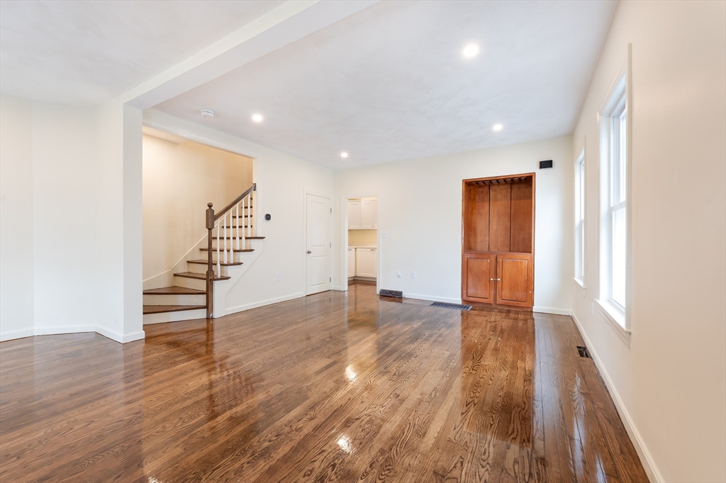 2-4 Brechin Ter, Andover, Massachusetts, 5 Bedrooms Bedrooms, 13 Rooms Rooms,3 BathroomsBathrooms,Residential Income,For Sale,Brechin Ter,73498613