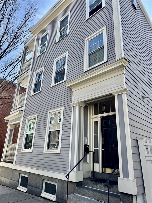 54 Chestnut Street, Boston, Massachusetts, 2 Bedrooms Bedrooms, 7 Rooms Rooms,2 BathroomsBathrooms,Residential Lease,For Rent,Chestnut Street,73498614