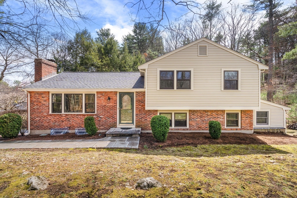 23 Hillcrest Road, Medfield, Massachusetts, 4 Bedrooms Bedrooms, 9 Rooms Rooms,2 BathroomsBathrooms,Residential,For Sale,Hillcrest Road,73498476