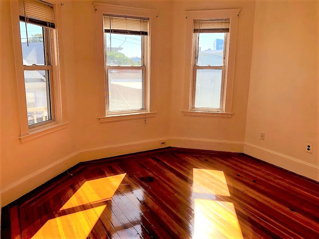 28 Litchfield Street, Boston, Massachusetts, 3 Bedrooms Bedrooms, 5 Rooms Rooms,1 BathroomBathrooms,Residential Lease,For Rent,Litchfield Street,73498643