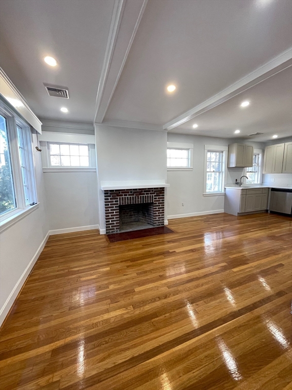 96 Walnut St, Brookline, Massachusetts, 4 Bedrooms Bedrooms, 5 Rooms Rooms,2 BathroomsBathrooms,Residential Lease,For Rent,Walnut St,73494743