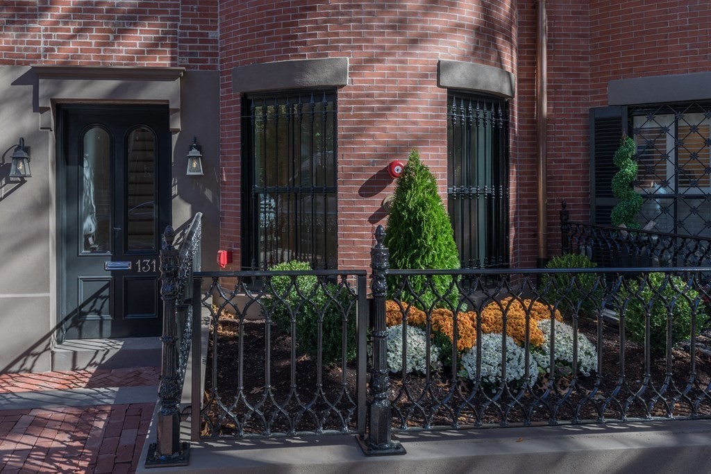 131 West Newton St, Boston, Massachusetts, 4 Bedrooms Bedrooms, 11 Rooms Rooms,4 BathroomsBathrooms,Residential Lease,For Rent,West Newton St,73498723
