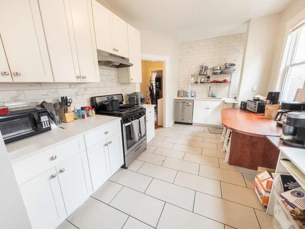107 Columbia Street, Cambridge, Massachusetts, 4 Bedrooms Bedrooms, 6 Rooms Rooms,1 BathroomBathrooms,Residential Lease,For Rent,Columbia Street,73498706