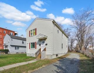 540-542 Union St, Springfield, Massachusetts, 6 Bedrooms Bedrooms, 10 Rooms Rooms,2 BathroomsBathrooms,Residential Income,For Sale,Union St,73498760