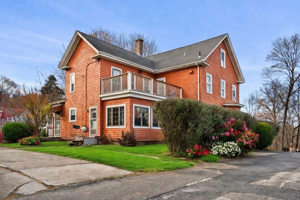 32 Kirby St, Marlborough, Massachusetts, 4 Bedrooms Bedrooms, 9 Rooms Rooms,2 BathroomsBathrooms,Residential Income,For Sale,Kirby St,73459947