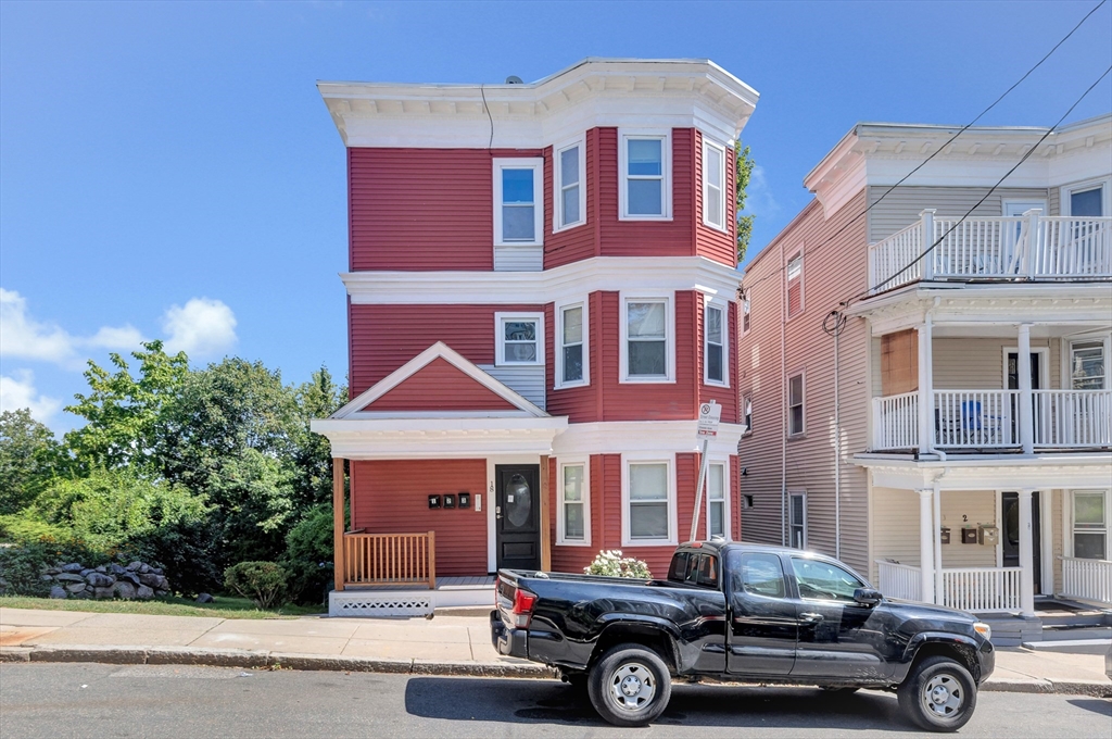 18 Peverell St, Boston, Massachusetts, 6 Bedrooms Bedrooms, 15 Rooms Rooms,3 BathroomsBathrooms,Residential Income,For Sale,Peverell St,73498788