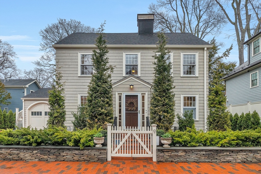 9 Kenway St, Cambridge, Massachusetts, 4 Bedrooms Bedrooms, 7 Rooms Rooms,3.5 BathroomsBathrooms,Residential,For Sale,Kenway St,73498799