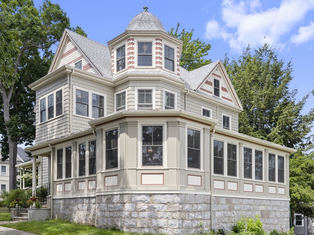 35 Frances St, Melrose, Massachusetts, 5 Bedrooms Bedrooms, 12 Rooms Rooms,2.5 BathroomsBathrooms,Residential,For Sale,Frances St,73498806