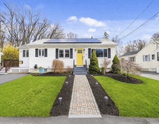 9 Chester Ave, Woburn, Massachusetts, 4 Bedrooms Bedrooms, 8 Rooms Rooms,3 BathroomsBathrooms,Residential,For Sale,Chester Ave,73498352