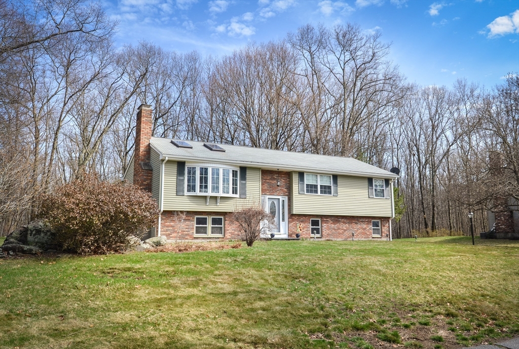 39 Cypress Ave, Shrewsbury, Massachusetts, 3 Bedrooms Bedrooms, 6 Rooms Rooms,2.5 BathroomsBathrooms,Residential,For Sale,Cypress Ave,73498574