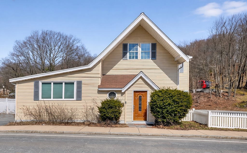 168 South Street, Marlborough, Massachusetts, 6 Bedrooms Bedrooms, 11 Rooms Rooms,3.5 BathroomsBathrooms,Residential,For Sale,South Street,73498594