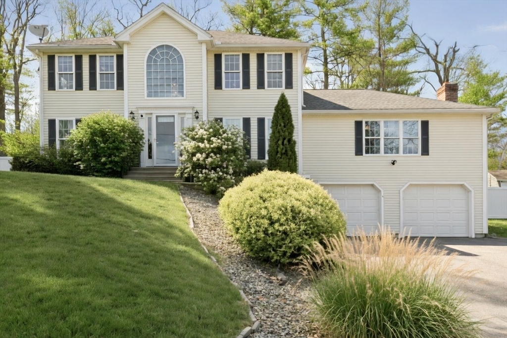 164 Wachusett St, Holden, Massachusetts, 3 Bedrooms Bedrooms, 7 Rooms Rooms,2.5 BathroomsBathrooms,Residential,For Sale,Wachusett St,73498123