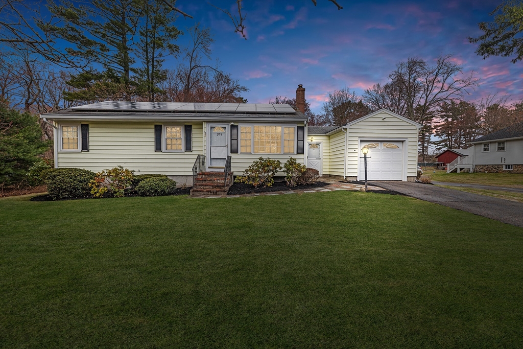 236 Village St, Medway, Massachusetts, 3 Bedrooms Bedrooms, 6 Rooms Rooms,1.5 BathroomsBathrooms,Residential,For Sale,Village St,73498733