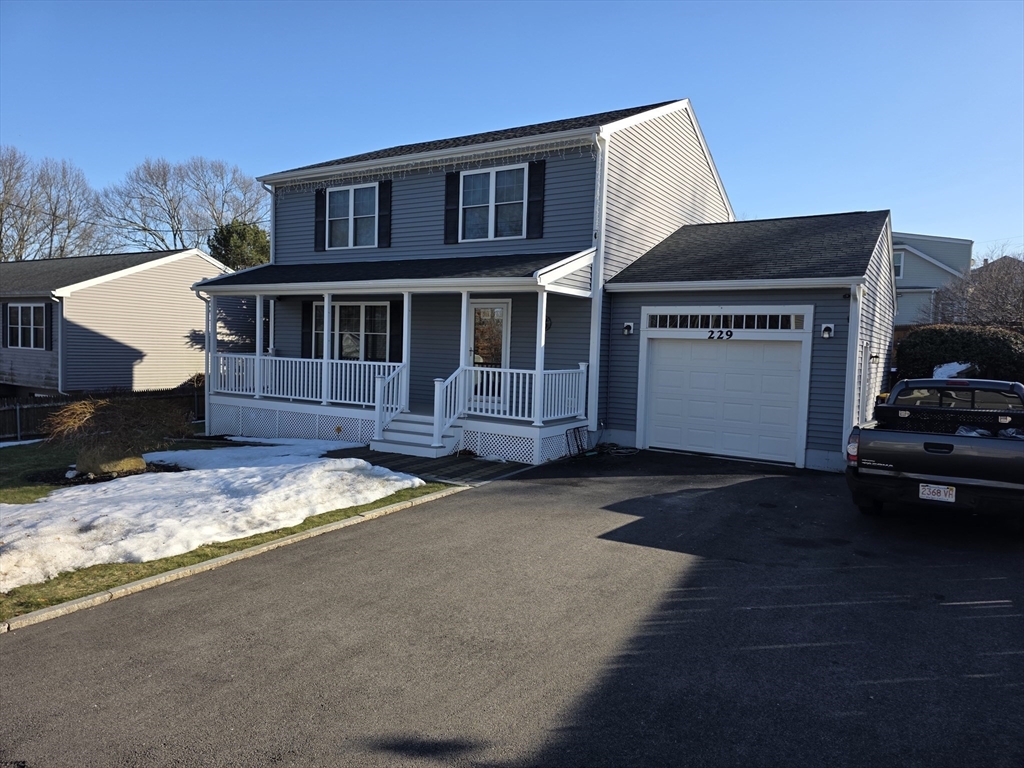 229 Concord Street, Fall River, Massachusetts, 4 Bedrooms Bedrooms, 9 Rooms Rooms,2.5 BathroomsBathrooms,Residential,For Sale,Concord Street,73498741
