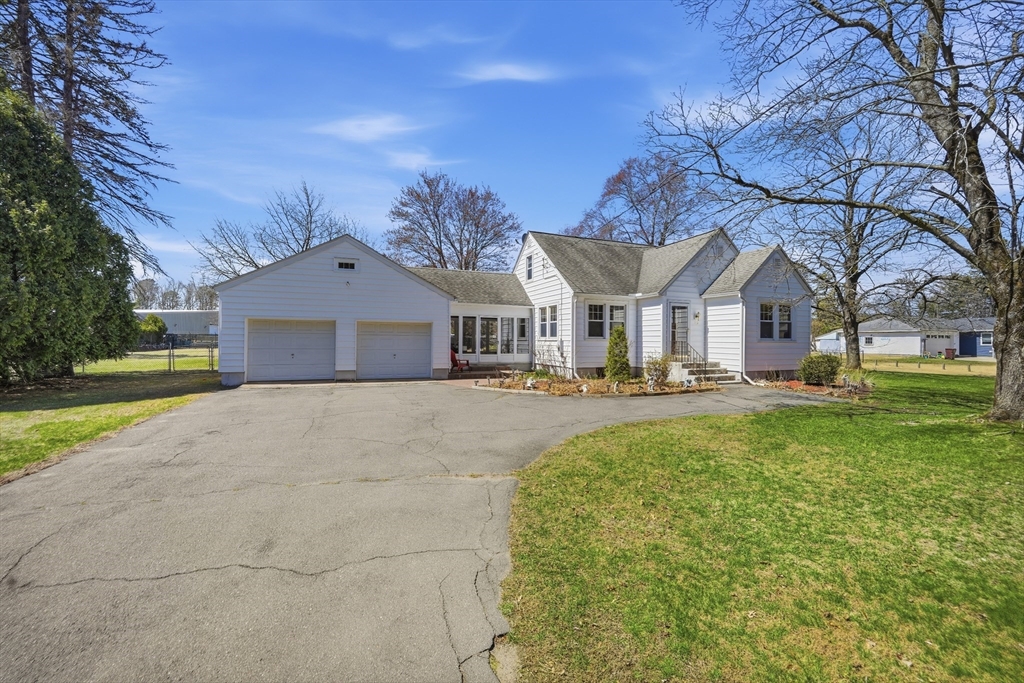182 Lockhouse Rd, Westfield, Massachusetts, 4 Bedrooms Bedrooms, 9 Rooms Rooms,1 BathroomBathrooms,Residential,For Sale,Lockhouse Rd,73498678
