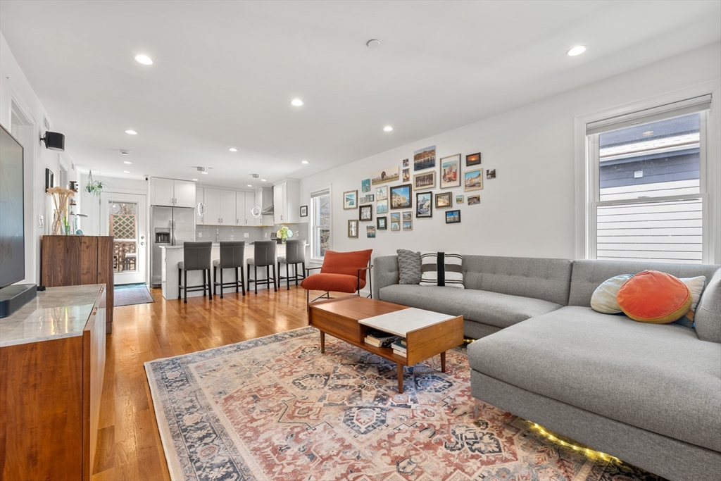 134 Heath St, Somerville, Massachusetts, 2 Bedrooms Bedrooms, 5 Rooms Rooms,2 BathroomsBathrooms,Residential,For Sale,Heath St,73498652