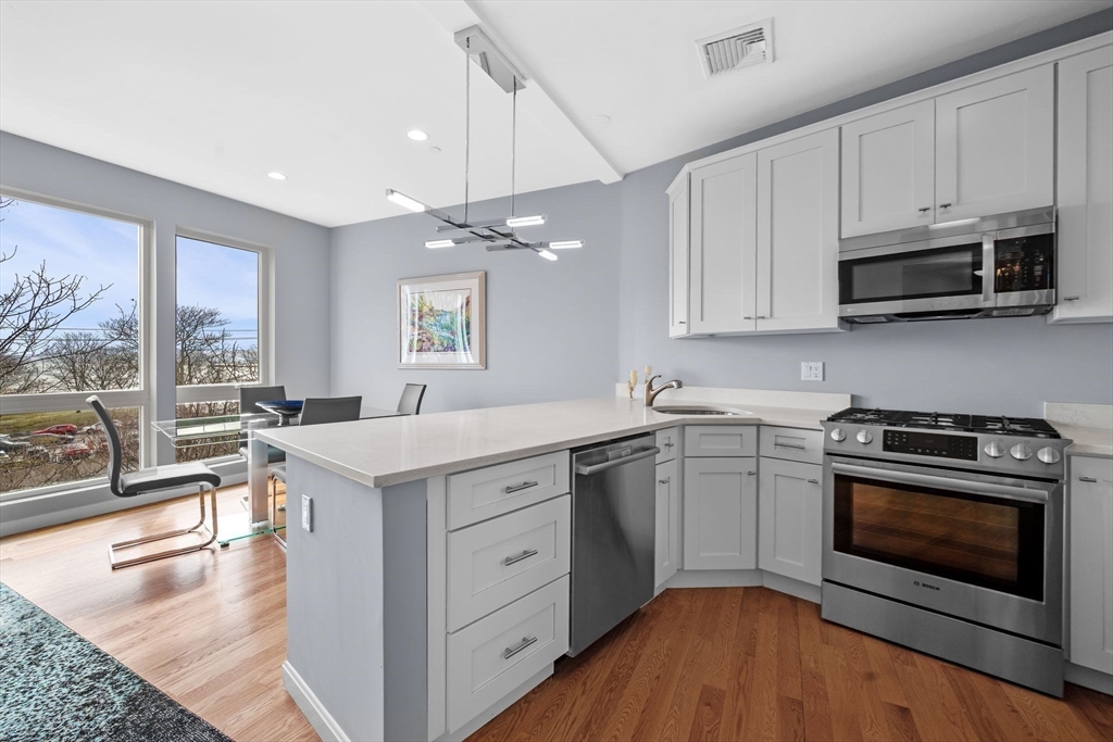 172 Kimball Ave, Revere, Massachusetts, 2 Bedrooms Bedrooms, 4 Rooms Rooms,2 BathroomsBathrooms,Residential,For Sale,Kimball Ave,73498670