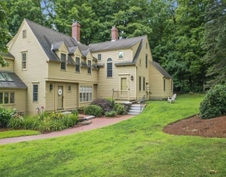 18 Wintergreen Ct, Lunenburg, Massachusetts, 2 Bedrooms Bedrooms, 6 Rooms Rooms,2.5 BathroomsBathrooms,Residential,For Sale,Wintergreen Ct,73498696