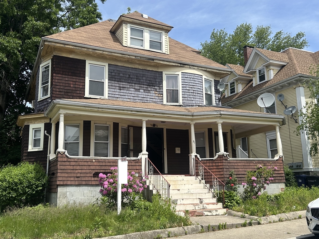 31 Rosedale Street, Boston, Massachusetts, 5 Bedrooms Bedrooms, 12 Rooms Rooms,3.5 BathroomsBathrooms,Residential Income,For Sale,Rosedale Street,73498721