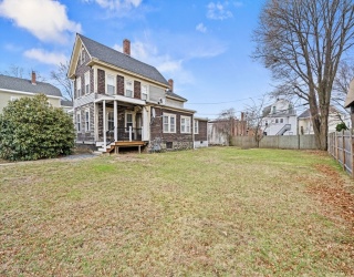 24 Chestnut St, Wakefield, Massachusetts, 2 Bedrooms Bedrooms, 5 Rooms Rooms,1 BathroomBathrooms,Residential Lease,For Rent,Chestnut St,73498854