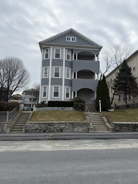 49 Perry Ave, Worcester, Massachusetts, 9 Bedrooms Bedrooms, 15 Rooms Rooms,3 BathroomsBathrooms,Residential Income,For Sale,Perry Ave,73498729