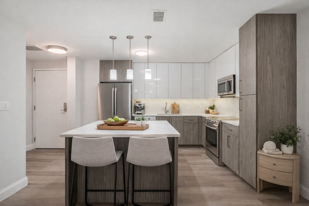 771 Harrison Ave, Boston, Massachusetts, 1 Bedroom Bedrooms, 3 Rooms Rooms,1.5 BathroomsBathrooms,Residential,For Sale,Harrison Ave,73498863