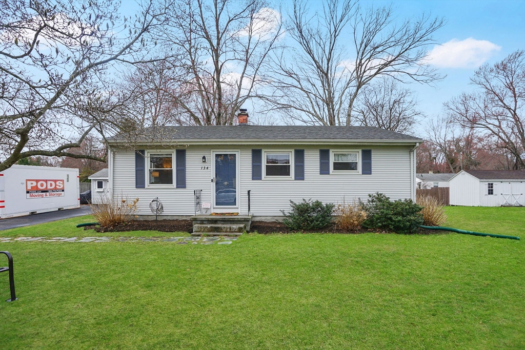 134 Newhouse St, Springfield, Massachusetts, 3 Bedrooms Bedrooms, 5 Rooms Rooms,1 BathroomBathrooms,Residential,For Sale,Newhouse St,73498664