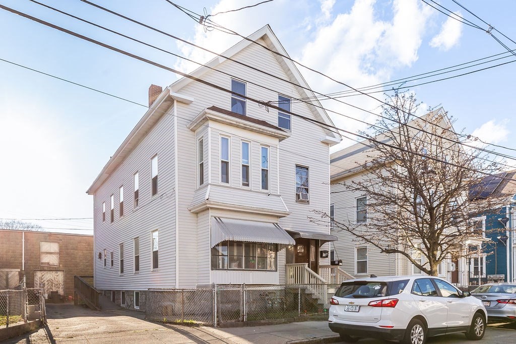 311 Purchase St, New Bedford, Massachusetts, 7 Bedrooms Bedrooms, 13 Rooms Rooms,2 BathroomsBathrooms,Residential Income,For Sale,Purchase St,73498761