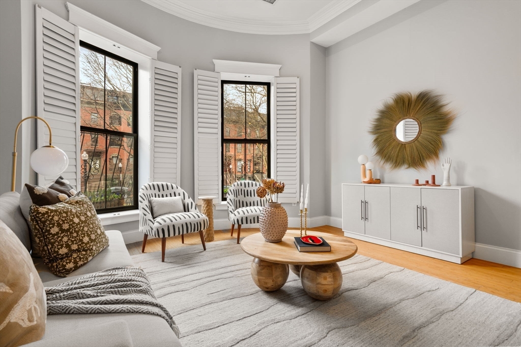 14 Worcester Sq, Boston, Massachusetts, 2 Bedrooms Bedrooms, 5 Rooms Rooms,1 BathroomBathrooms,Residential,For Sale,Worcester Sq,73498792