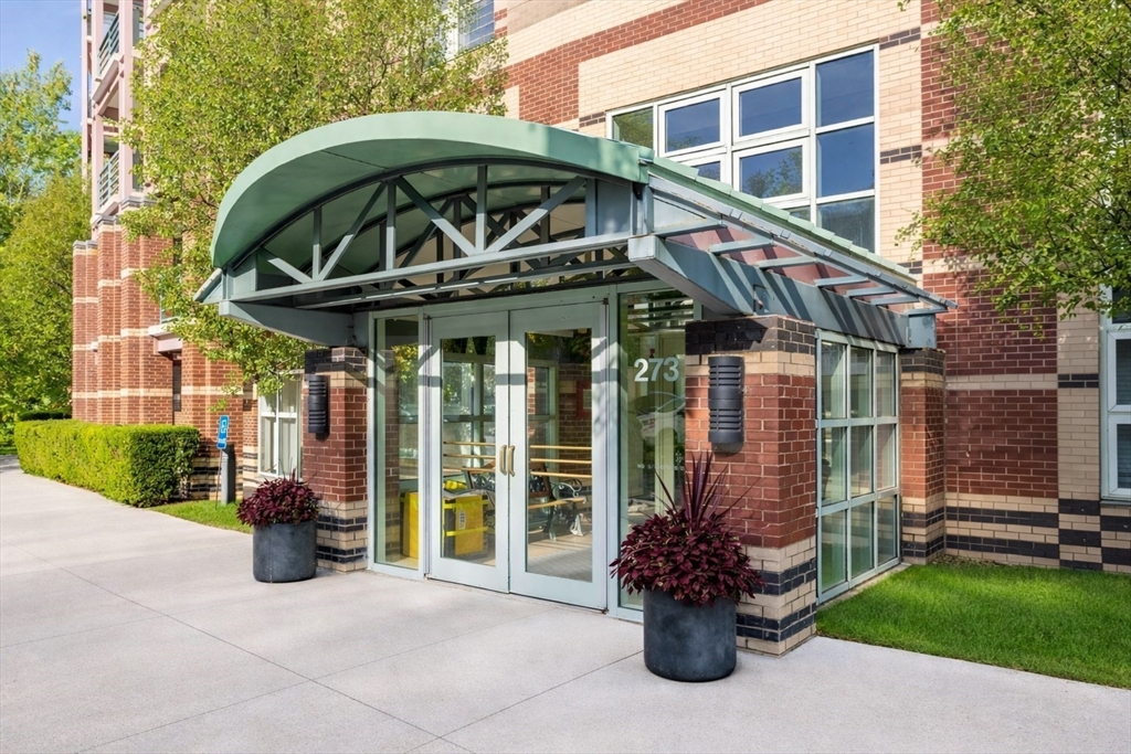 273 Cambridge Rd, Woburn, Massachusetts, 2 Bedrooms Bedrooms, 4 Rooms Rooms,2 BathroomsBathrooms,Residential,For Sale,Cambridge Rd,73498809