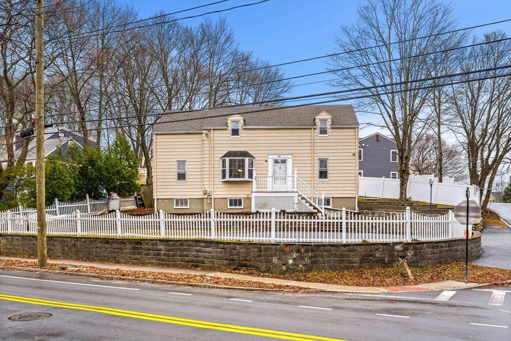 380 Cross Street, Winchester, Massachusetts, 4 Bedrooms Bedrooms, 6 Rooms Rooms,2 BathroomsBathrooms,Residential,For Sale,Cross Street,73498603