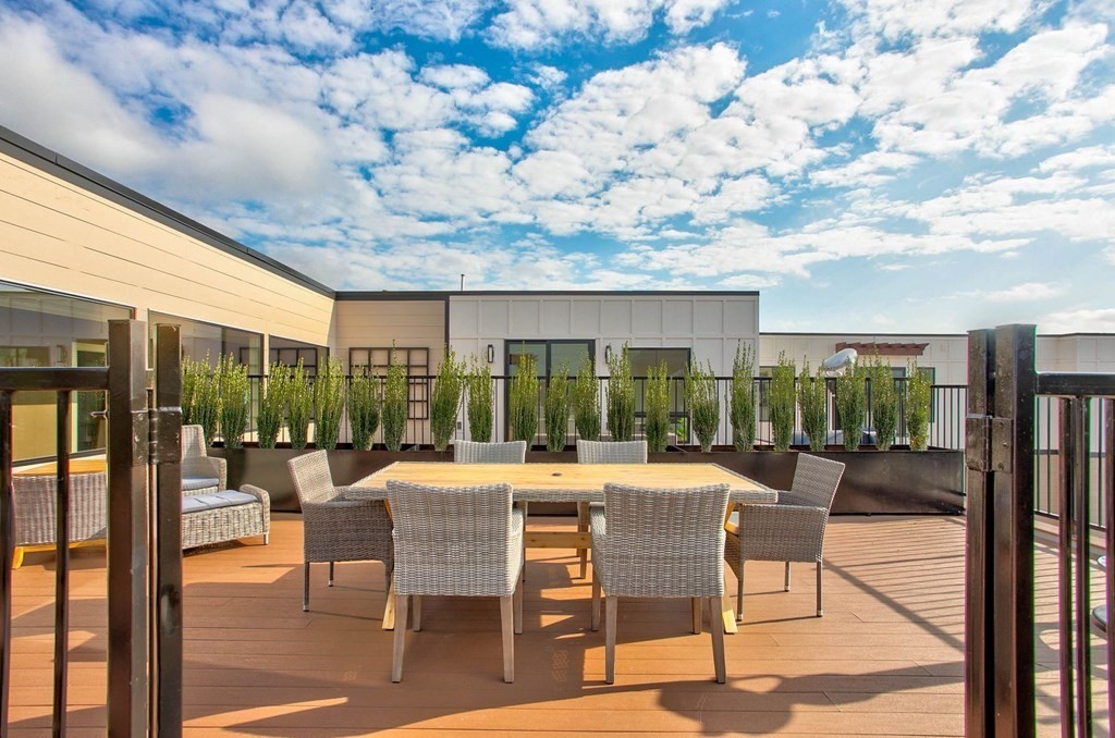 519 Broadway, Somerville, Massachusetts, 2 Bedrooms Bedrooms, 4 Rooms Rooms,2 BathroomsBathrooms,Residential Lease,For Rent,Broadway,73498899