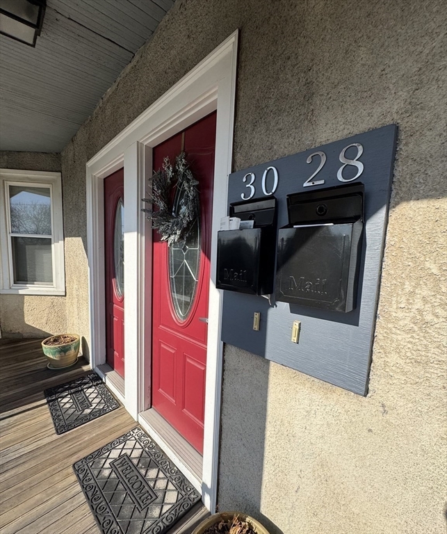 28 Quirk Street, Watertown, Massachusetts, 2 Bedrooms Bedrooms, 6 Rooms Rooms,1 BathroomBathrooms,Residential Lease,For Rent,Quirk Street,73498904