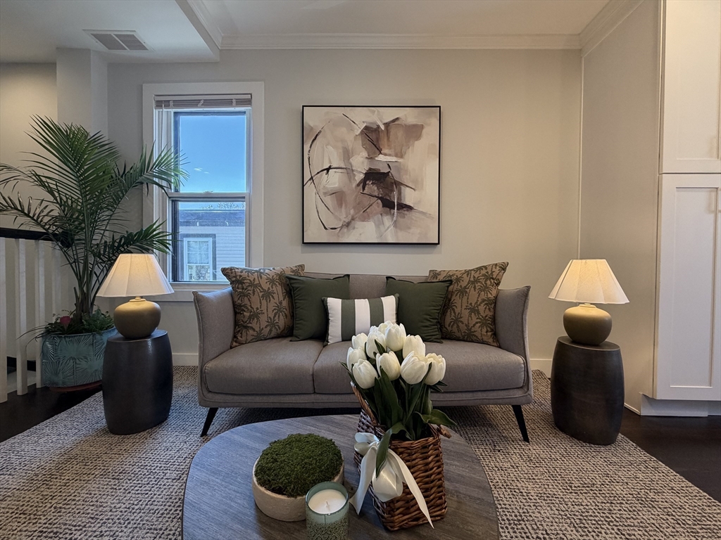 57 Hurley St, Cambridge, Massachusetts, 2 Bedrooms Bedrooms, 5 Rooms Rooms,2 BathroomsBathrooms,Residential,For Sale,Hurley St,73498921