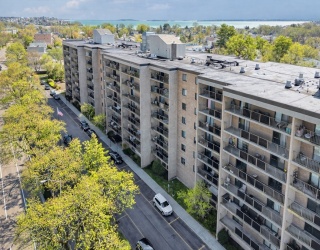 175 Quincy Shore Dr, Quincy, Massachusetts, 2 Bedrooms Bedrooms, 5 Rooms Rooms,2 BathroomsBathrooms,Residential,For Sale,Quincy Shore Dr,73498935