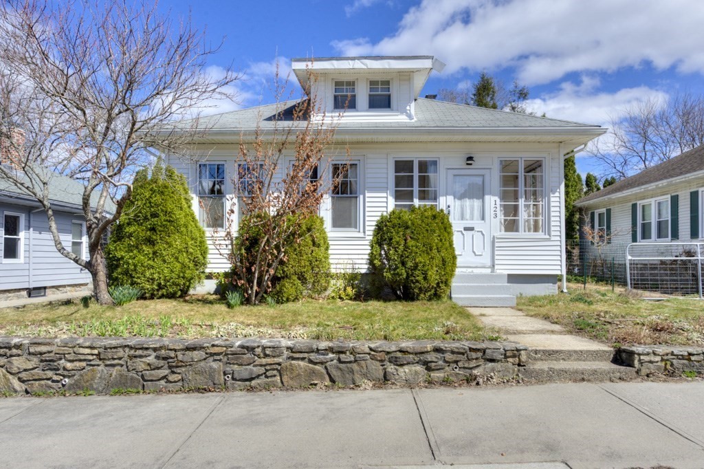 123 Dana Ave, Worcester, Massachusetts, 2 Bedrooms Bedrooms, 5 Rooms Rooms,1.5 BathroomsBathrooms,Residential,For Sale,Dana Ave,73498939