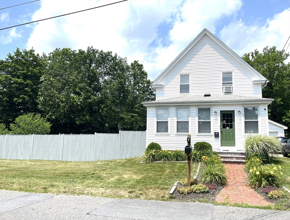 15 John, Milford, Massachusetts, 3 Bedrooms Bedrooms, 6 Rooms Rooms,1.5 BathroomsBathrooms,Residential,For Sale,John,73498892