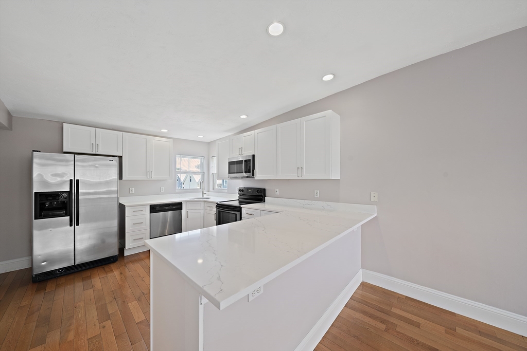 662 East 7th Street, Boston, Massachusetts, 3 Bedrooms Bedrooms, 5 Rooms Rooms,2 BathroomsBathrooms,Residential Lease,For Rent,East 7th Street,73498717